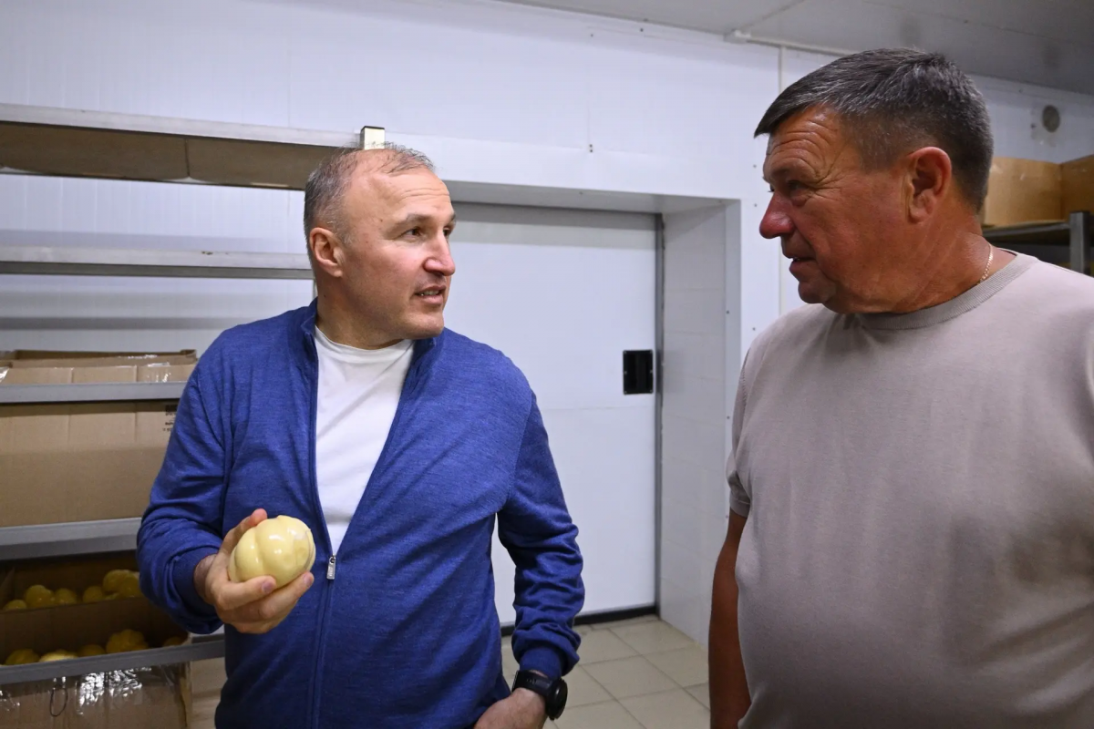 «В Адыгее за пять лет производство сыров выросло на 70%»: Мурат Кумпилов посетил семейную сыроварню Деркачевых в Гиагинском районе