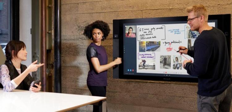 Microsoft отложила выпуск Surface Hub на неопределенный срок 