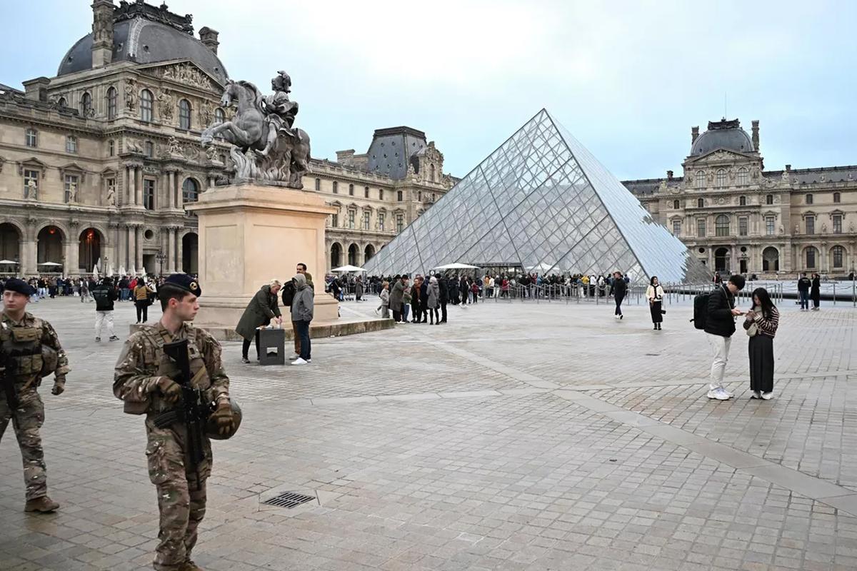 Глава Минкульта Франции опровергла слухи о неисправности систем безопасности Лувра