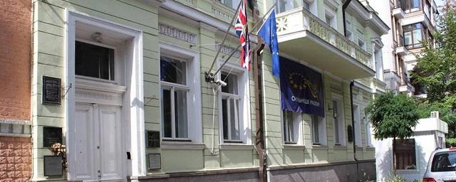 Великобритания начала вывозить сотрудников посольства на Украине из-за «агрессии России»