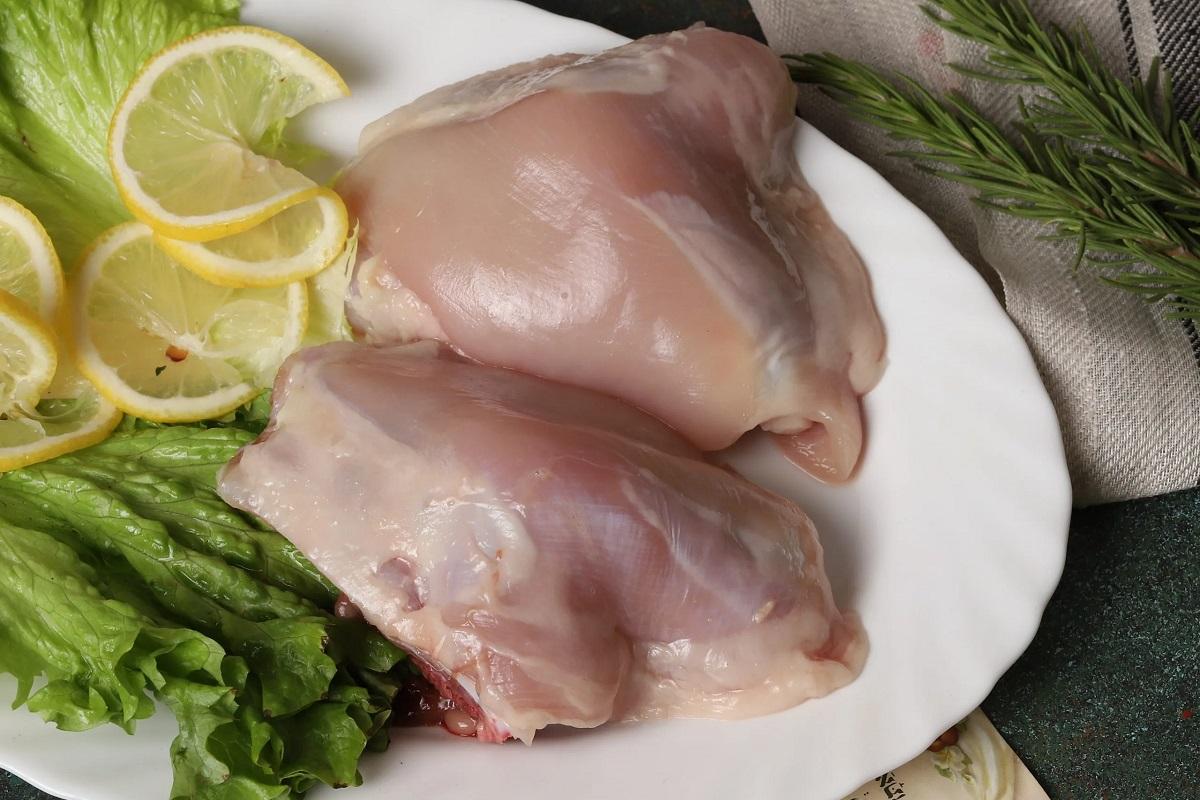 В Ростовской области предприятие делало «свинину» из курицы