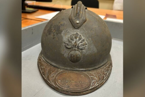 Таможенники в Домодедово изъяли у пассажирки французскую каску 1915 года
