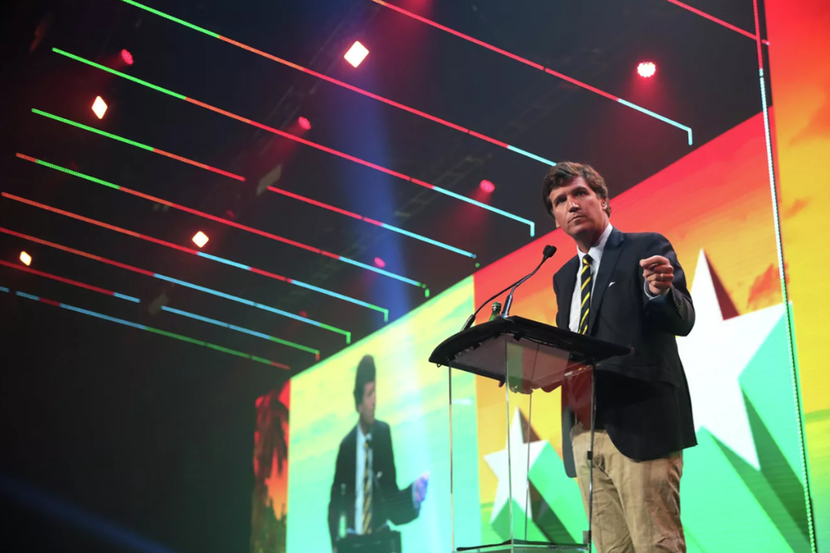 Такер Карлсон: война с Ираном уничтожит американскую империю