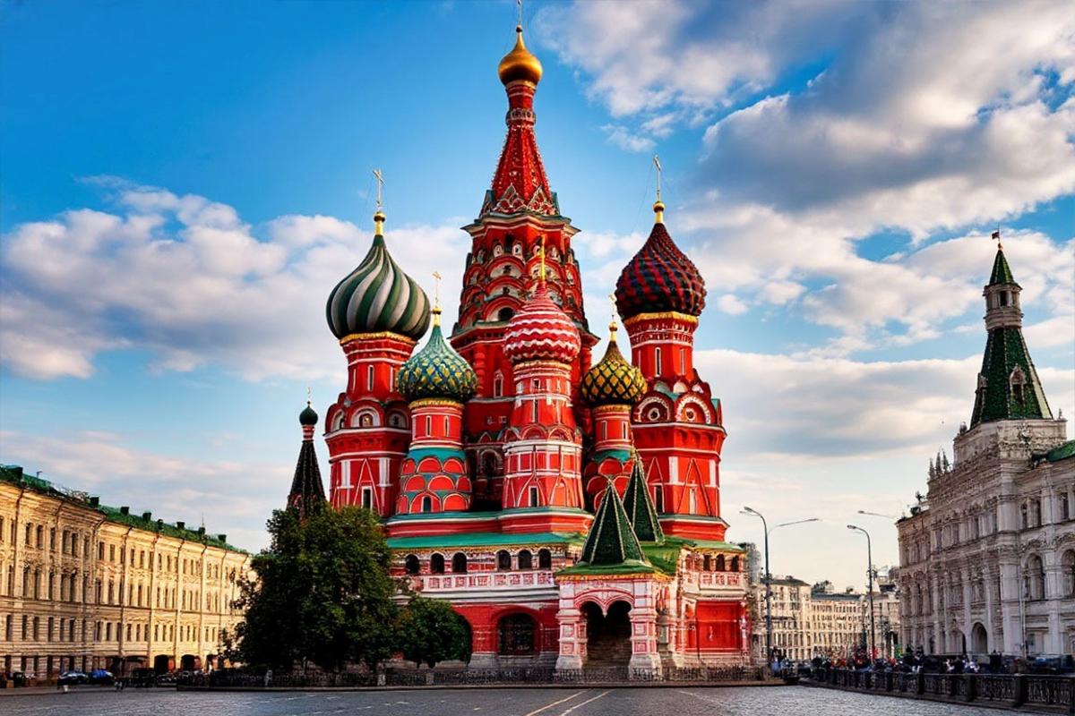Украинцы в США массово ищут российский паспорт: консул раскрыл неожиданную статистику