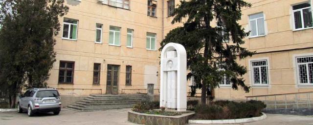 В Севастополе из-за пациента с COVID-19 на карантин закрыли больницу №3