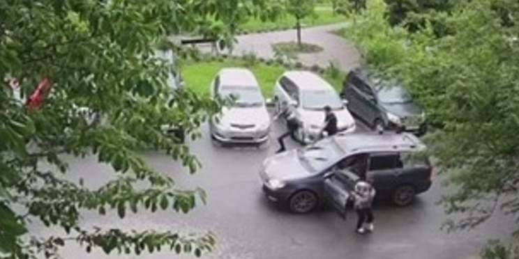 В Южно-Сахалинске подростки устроили погоню на угнанном автомобиле — Видео