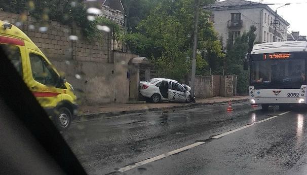 В Севастополе разбился водитель такси