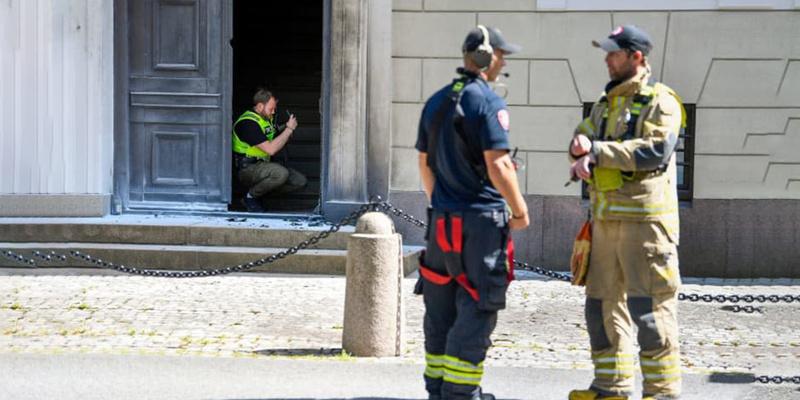 Мужчина в инвалидной коляске предпринял попытку поджечь здание королевского дворца в Осло