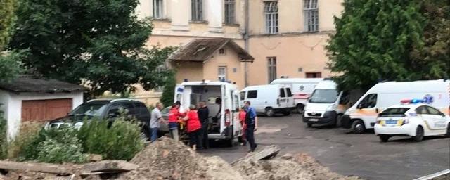 Во Львове пациент психбольницы взял в заложники персонал и больных