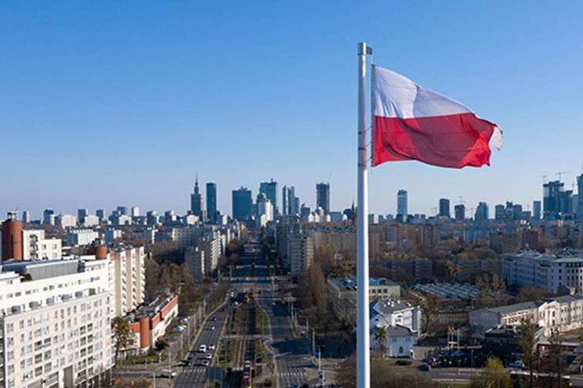 Униженная Европа и ядерный зонтик: почему Варшава атакует Москву и Берлин прямо сейчас