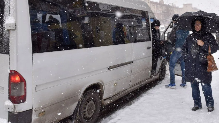 В Саратове уволили водителя, который высадил 11-летнюю девочку из автобуса в метель из-за проблем с банковской картой