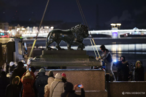 Sculptures of two lions from the embankment in St. Petersburg will be restored