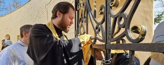 Власти Киева заперли верующих в одном из храмов Киево-Печерской лавры