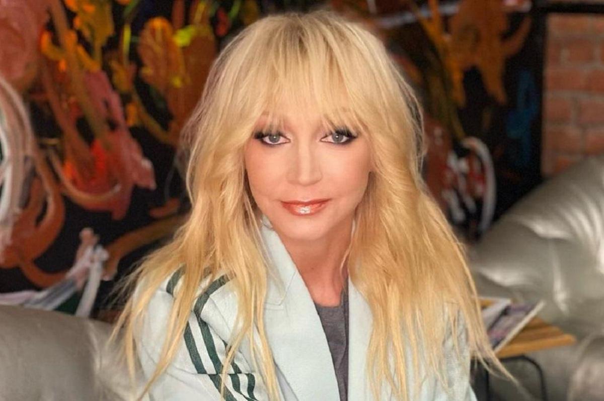 Кристина Орбакайте теряет голос. Повторит ли она печальную судьбу Пугачёвой? От «Чучела» до заката