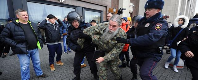 СМИ: На Манежной площади в Москве задержаны более 50 человек