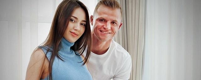 В Сети раскритиковали фотосессию беременной жены футболиста Тарасова