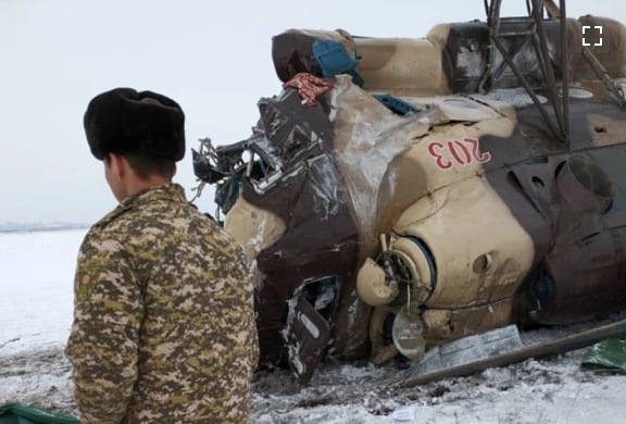 Один человек погиб и 11 пострадали в результате крушения вертолета Ми-8 в Бишкеке