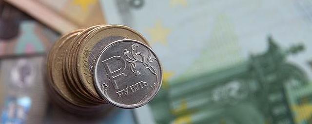 Эксперт дал оценку вероятности падения курса рубля осенью