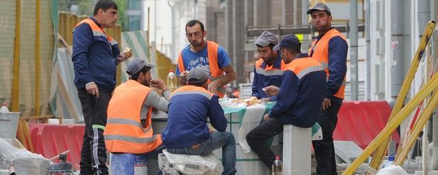 В Новосибирскую область чаще всего едут мигранты из Узбекистана и Таджикистана