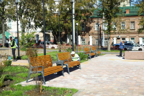 Мэр Руслан Болотов проверил ход обновления двух общественных территорий в Октябрьском округе Иркутска