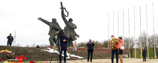 Посольство России в Латвии начало выдачу виз задержанным за протест против сноса памятников