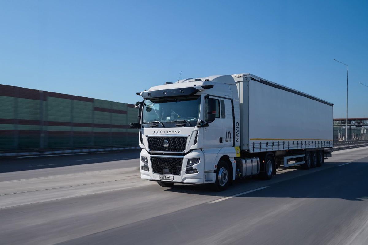 Китайцы везут в Россию новый тягач Sitrak