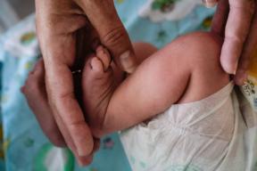 В Якутии новорожденный получил травму после стремительных родов в холле больницы