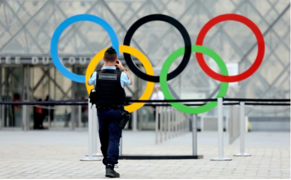 В Париже у замминистра спорта Южного Судана во время Олимпиады украли сумку с 35 тысячами долларов