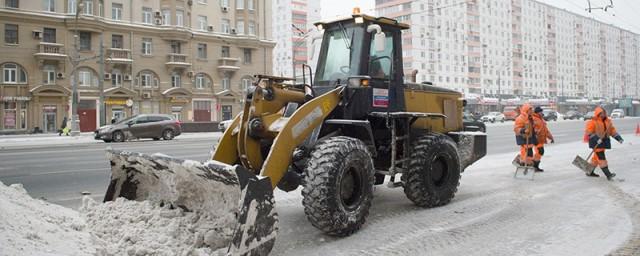 В Москве на уборку снега готовы выйти свыше 13 тыс. единиц спецтехники