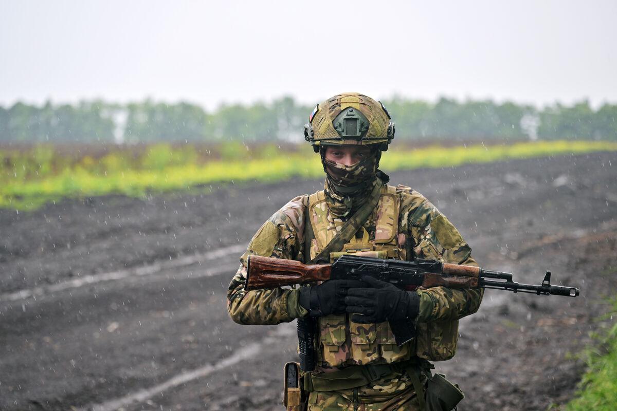 Бывший военнослужащий ВСУ Арчи помогает мирным жителям в зоне СВО