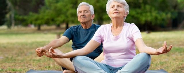 AIM: йога помогает быстрее ходить и повышает силу малоактивных пожилых людей