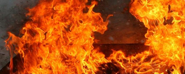 В Махачкале горела крыша многоквартирного дома