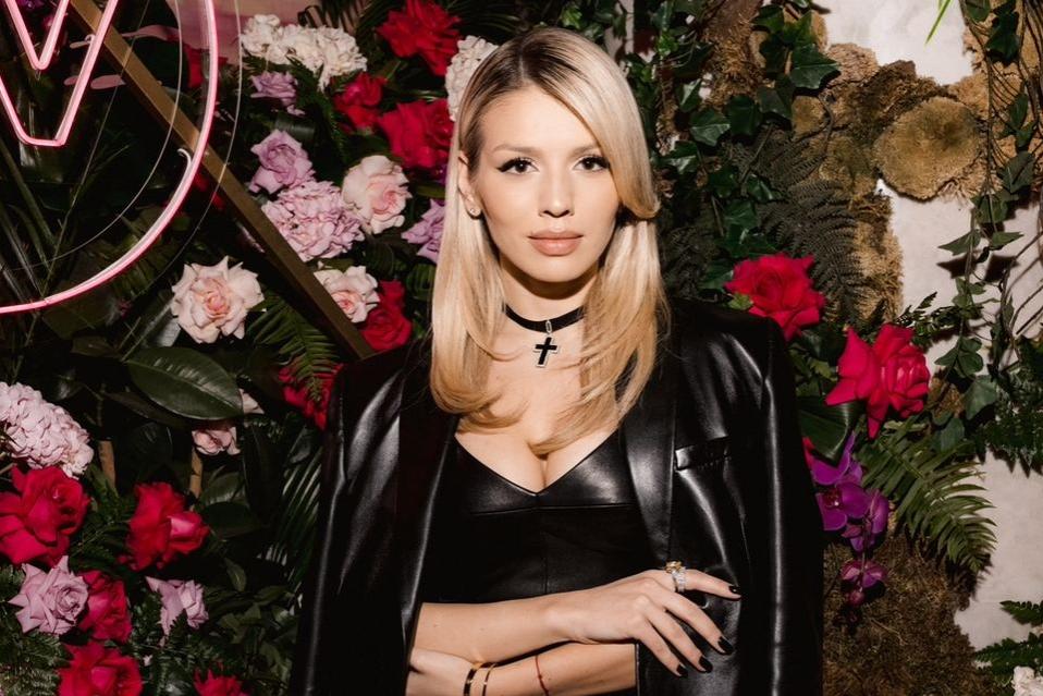 Раздавала листовки и жила в нищете: как одна поездка изменила жизнь Люси Чеботиной