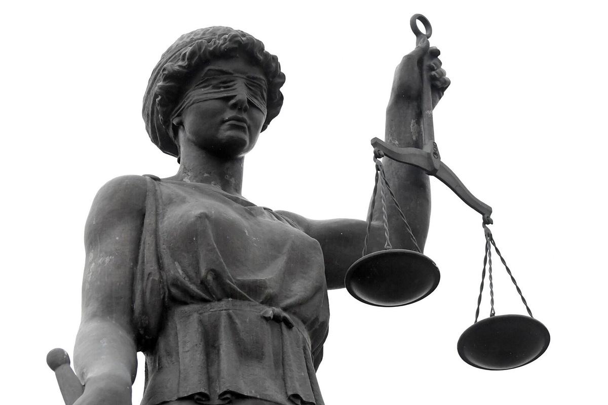 Обвиняемая в краже денег на поставках армейских бронежилетов подписала контракт с Минобороны