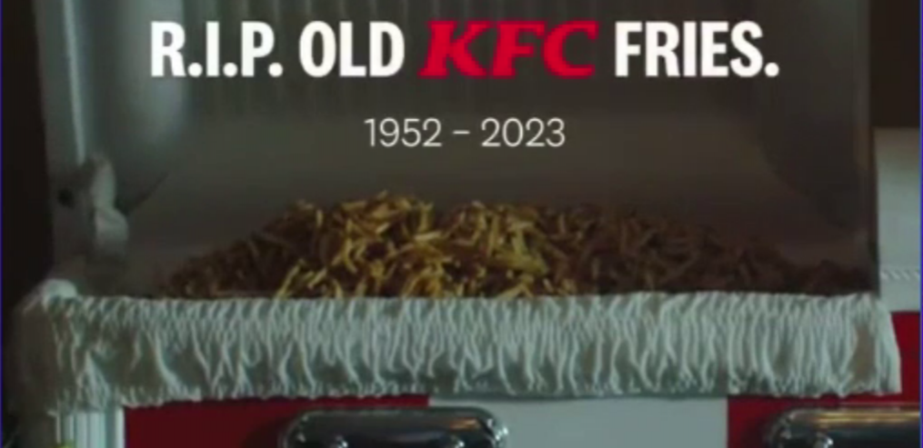 KFC Canada устроила похоронную процессию старой «размокшей» картошке фри — Видео