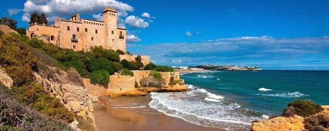 Испания намерена открыть летний сезон без иностранных туристов
