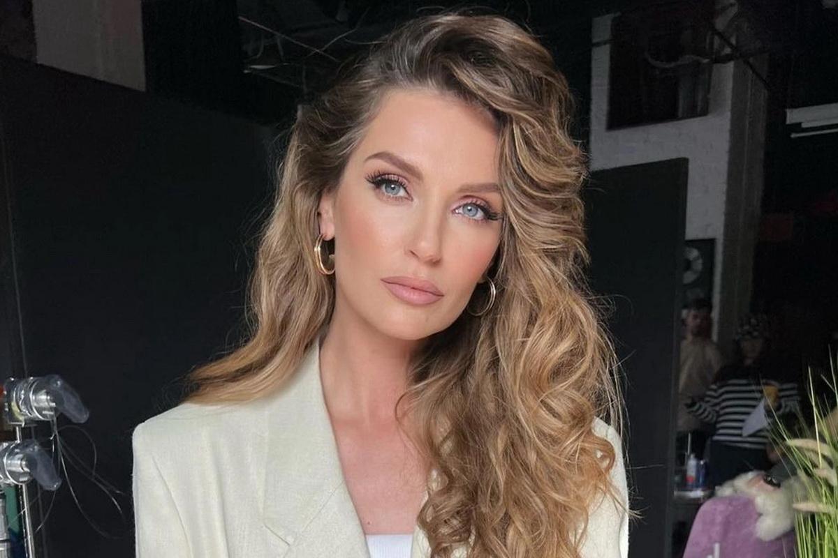 Шквал критики вместо аплодисментов. Зачем певица Саша Савельева вернулась из Израиля в Москву?