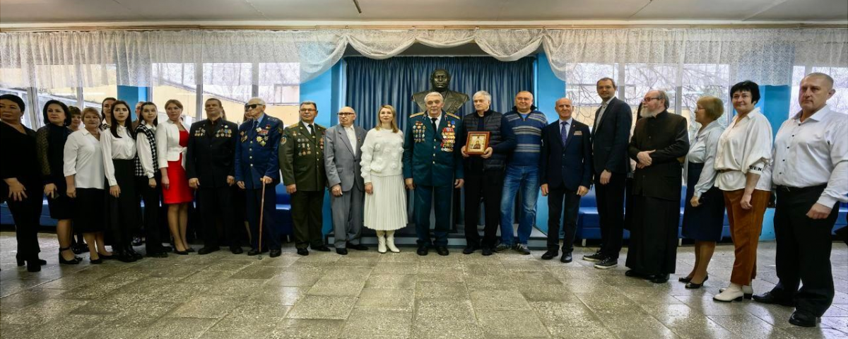 В школе Щелкова открыли бюст генерал-лейтенанту Алексею Бесчастному