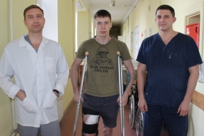«Держалась лишь на уцелевших мышцах»: Нижнетагильские врачи пришили мужчине ногу после почти полного отсечения электропилой