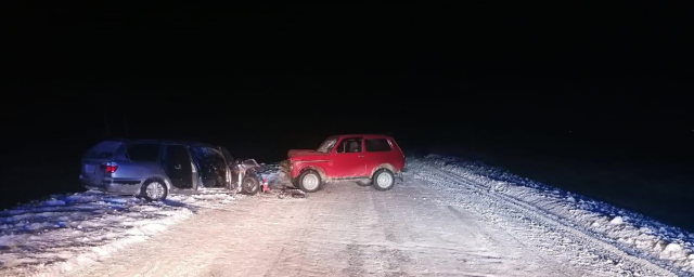 В НСО мужчина попробовал взять на буксир сломавшуюся машину, но попал в ДТП и уехал