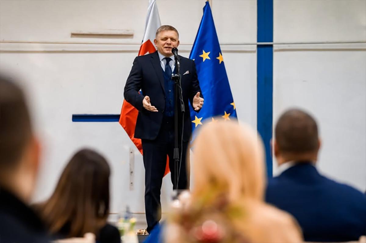 Фицо сообщил, что в аэропорту Брюсселя серьезно повредили его самолет