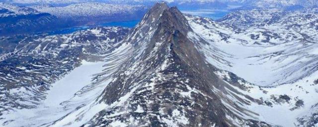 Миссия IceBridge представила снимок ледниковой долины Гренландии