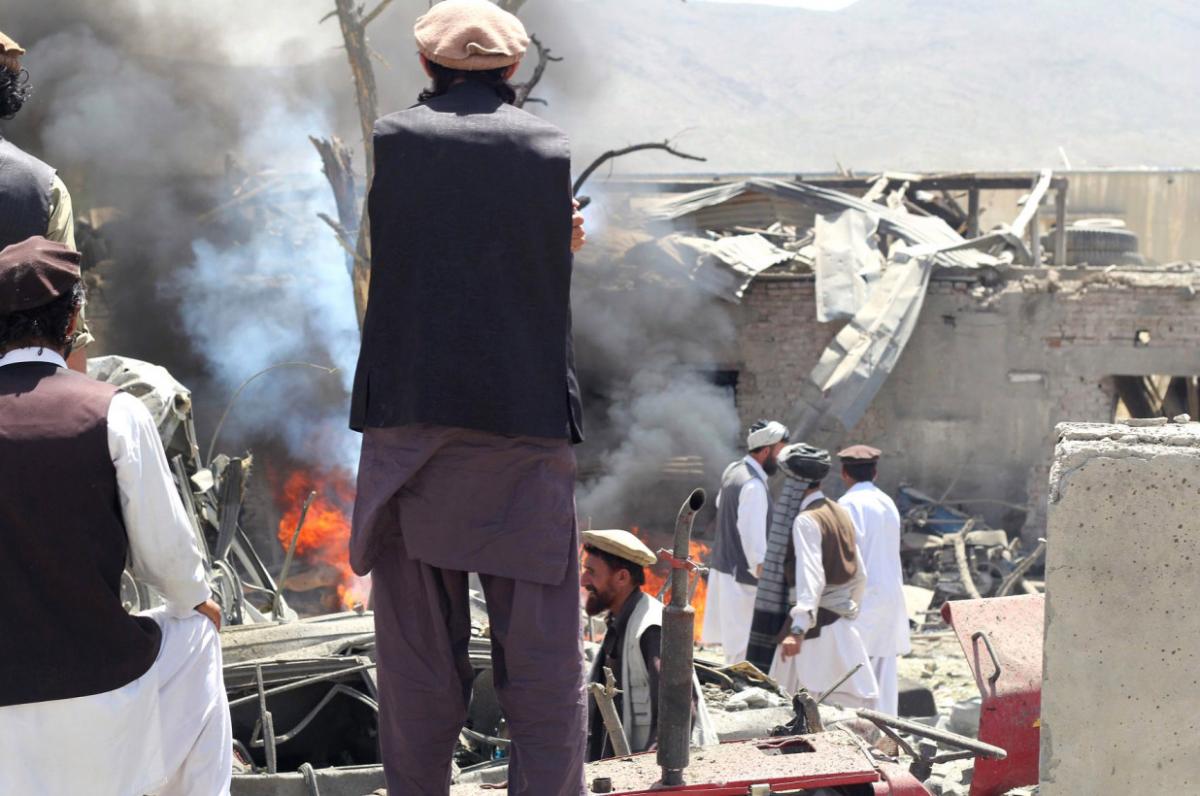Во время взрыва в афганской школе пострадали не меньше десяти человек