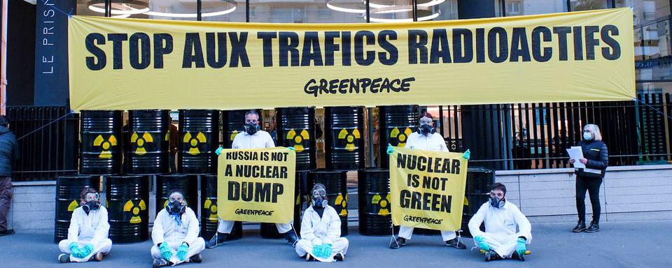 Paris, Greenpeace activists staged a protest against the export of spent uranium to Siberia