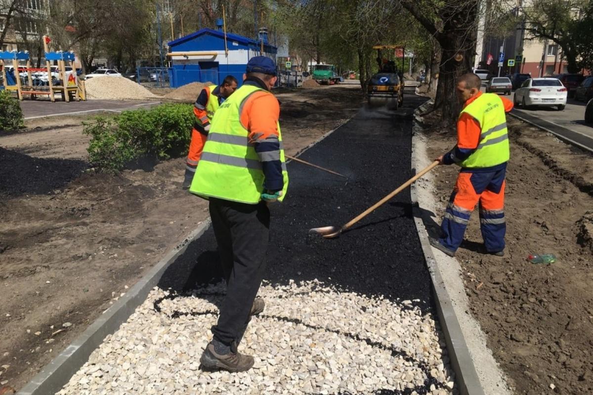 Саратову и Энгельсу выделили 1,7 млрд рублей на завершение ремонта во дворах