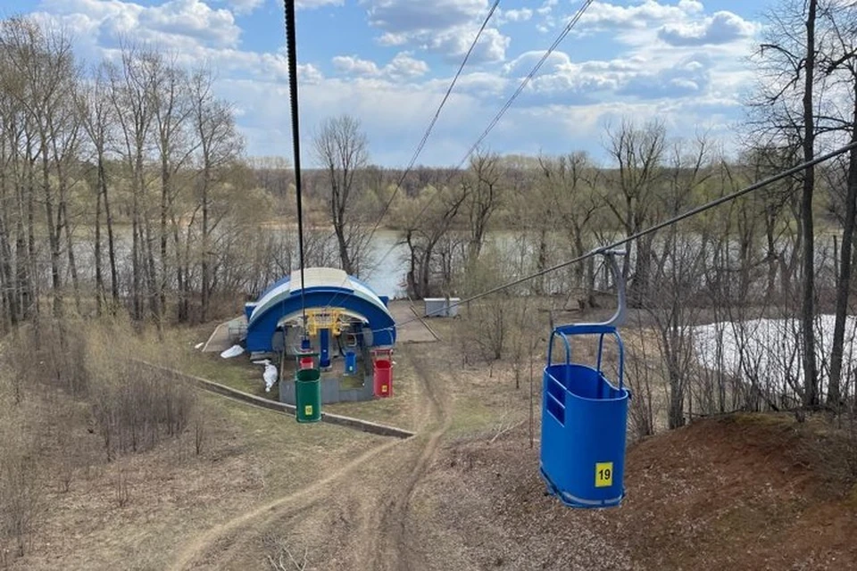 В Уфе с 21 апреля запустили в работу подвесную канатную дорогу в Зеленой роще