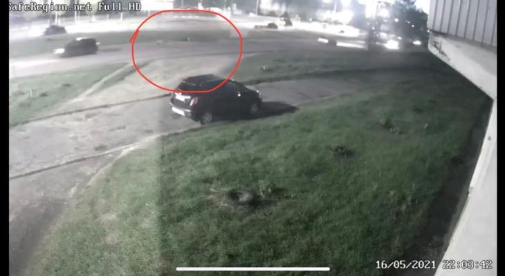 В Ярославле ищут автомобилиста, сбившего двух пешеходов