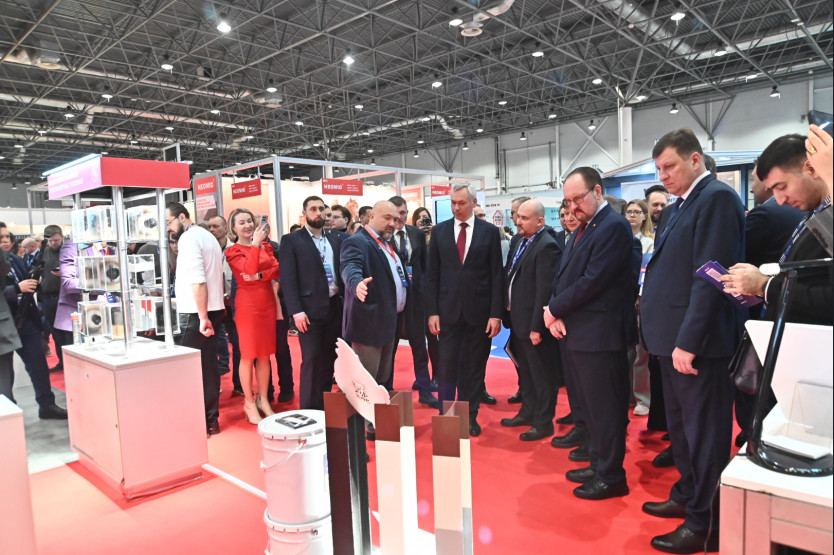 Губернатор Андрей Травников поприветствовал участников XIV Международного форума-выставки «Сибирская строительная неделя-2026»