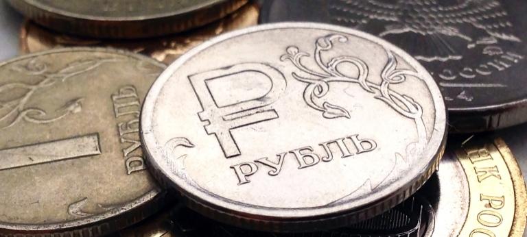 Банк России укрепил курс рубля на выходные