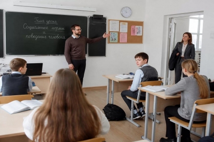 Видео есть, переломы есть, виноватых нет: хроника закрытия уголовного дела о школьной травле в НСО